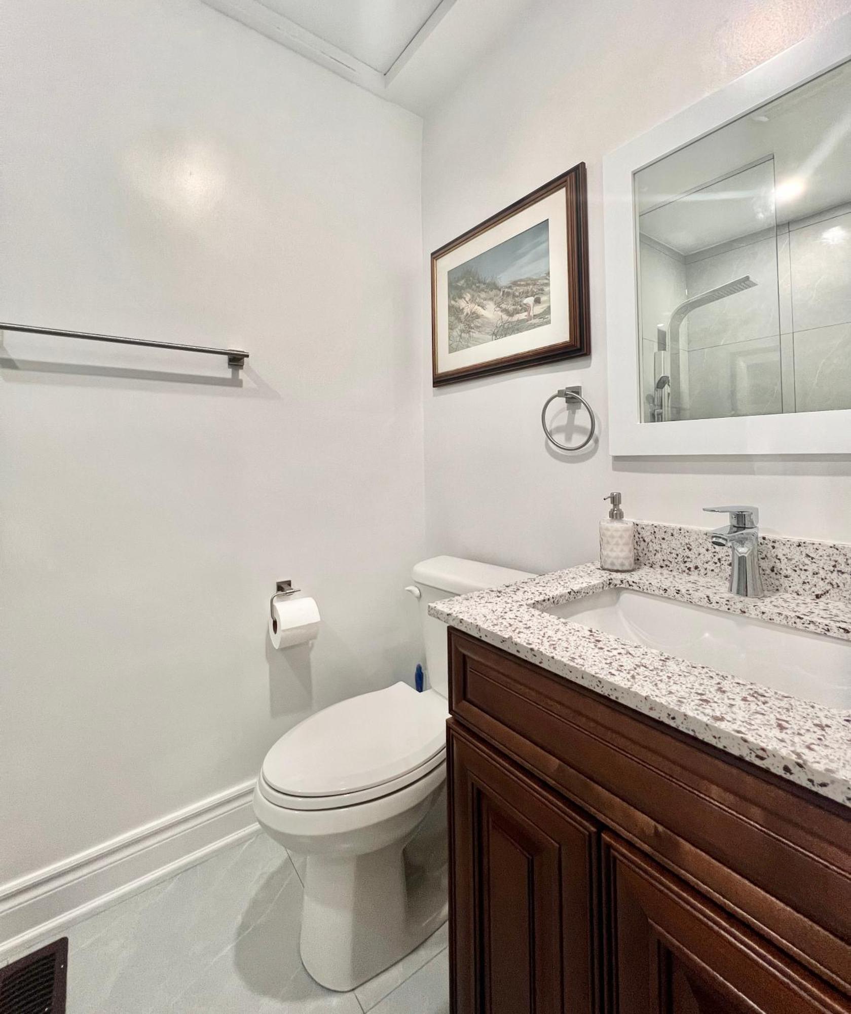 Upgraded Rooms With Bath 7-Min To Subway Near Downsview Rogers Stadium Торонто Екстериор снимка