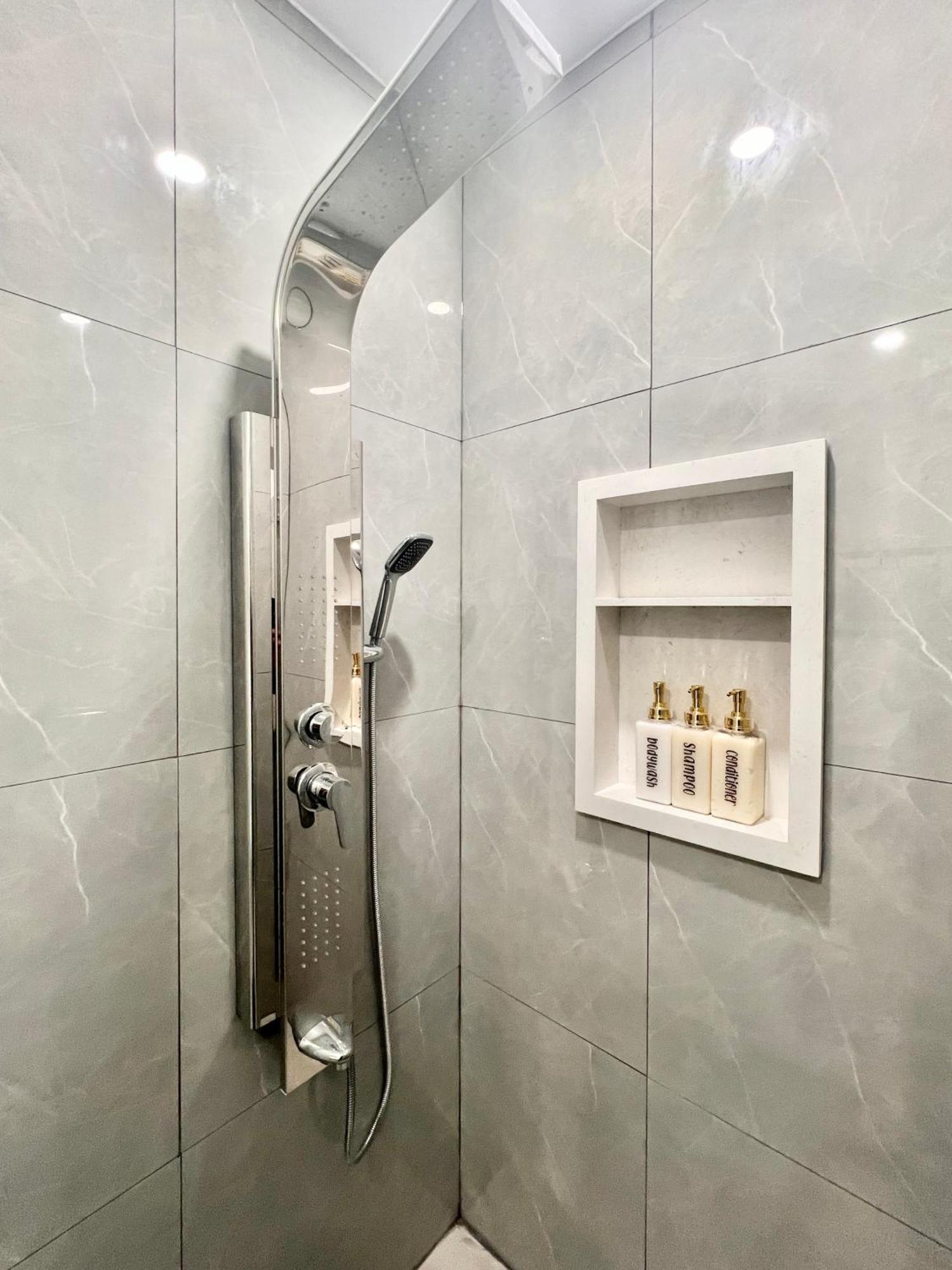 Upgraded Rooms With Bath 7-Min To Subway Near Downsview Rogers Stadium Торонто Екстериор снимка