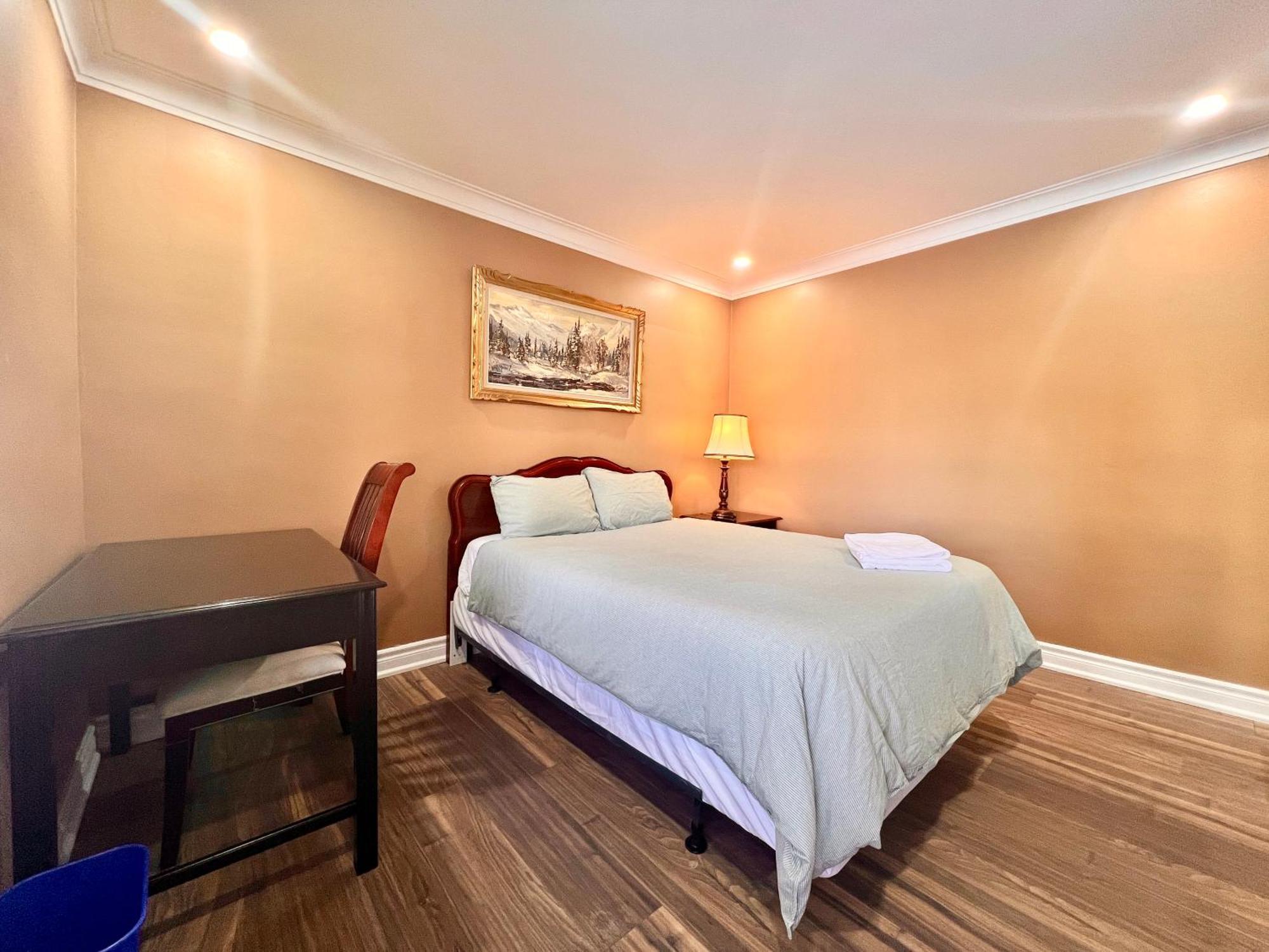 Upgraded Rooms With Bath 7-Min To Subway Near Downsview Rogers Stadium Торонто Екстериор снимка